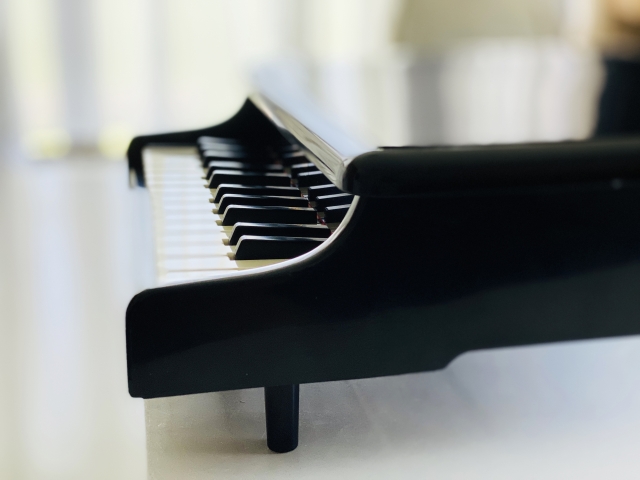 おもちゃのグランドピアノ